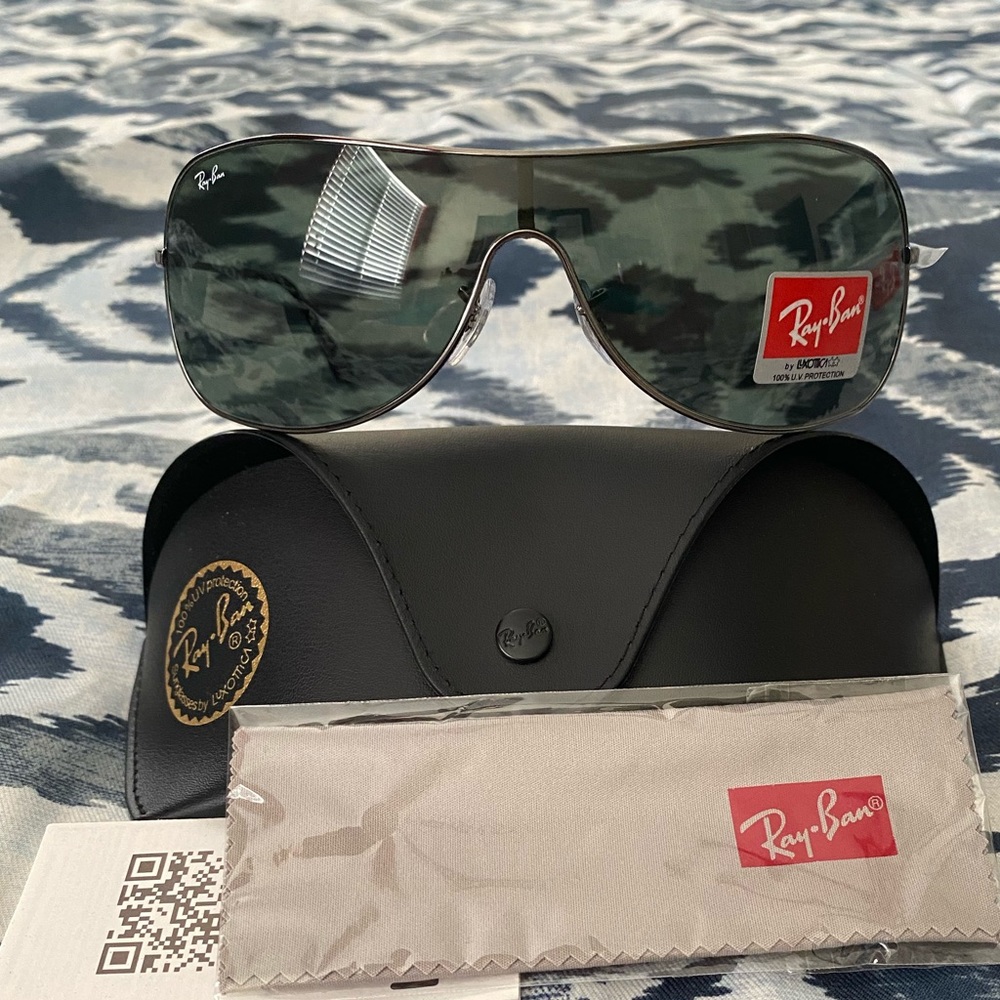 SOLD!!! Ray Ban sunglasses 💯 Authentic
